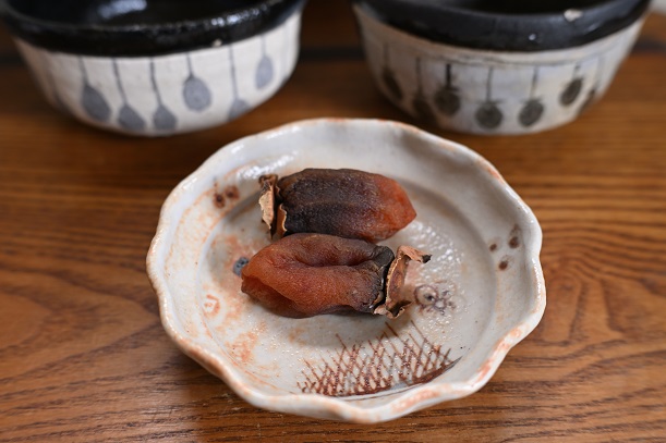 志野の器と干し柿