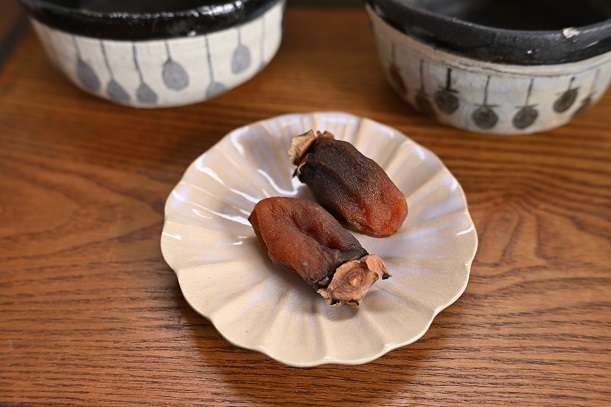 萩の菊小皿と干し柿