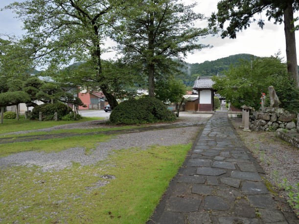 現在の十輪寺の庭