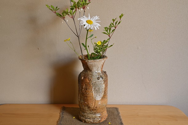 野の花を生ける