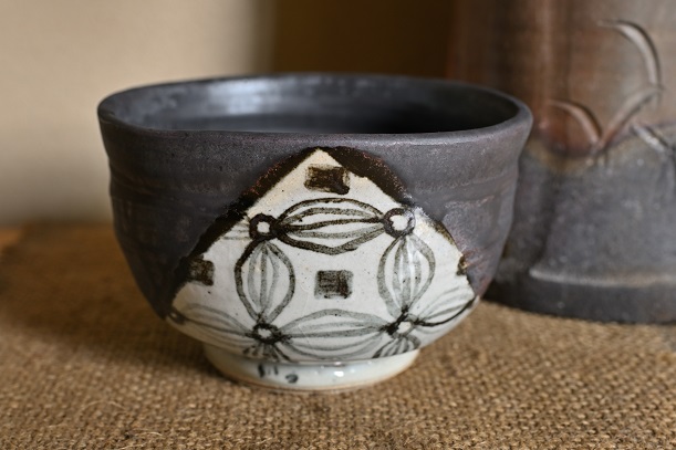 柴垣文の黒織部茶碗