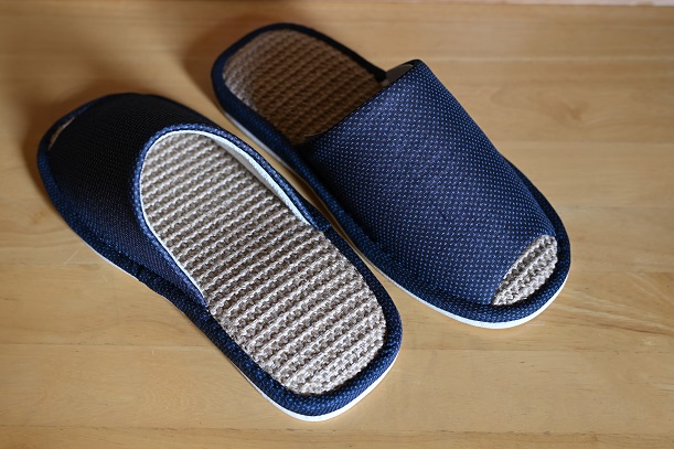 塩沢織のスリッパ