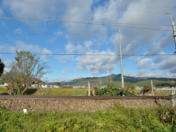 会津田島で休憩 西方の山並み